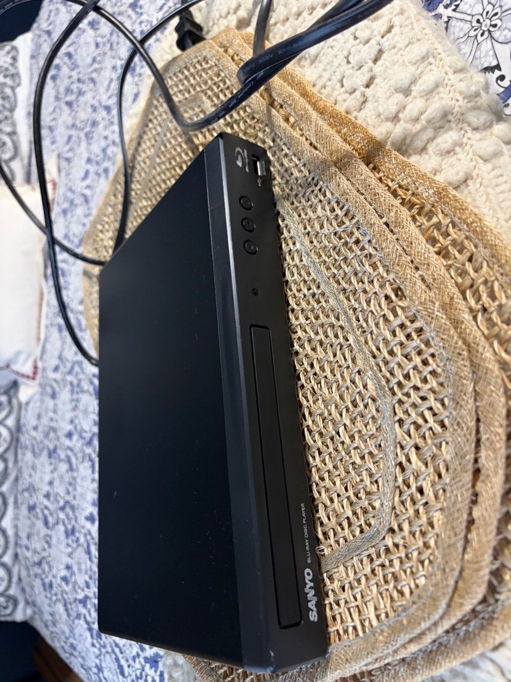 Blu-ray Sanyo Black DVD Player like new - Full confidence that it works.